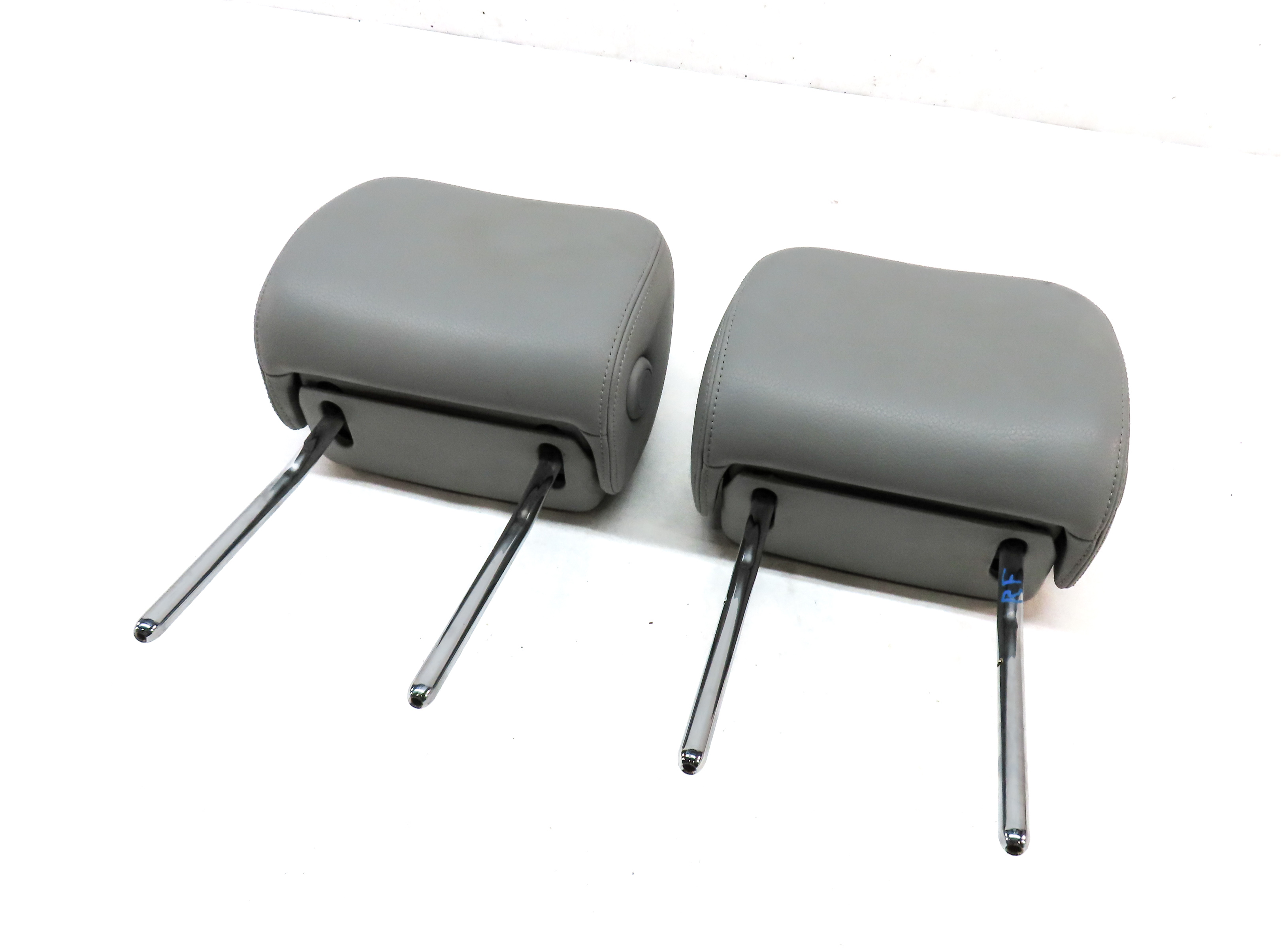 2013 AUDI A6 (C7 4G) FRONT LEFT DRIVER & RIGHT PASSENGER HEADREST SET/2 (GRAY) — exact item pictured